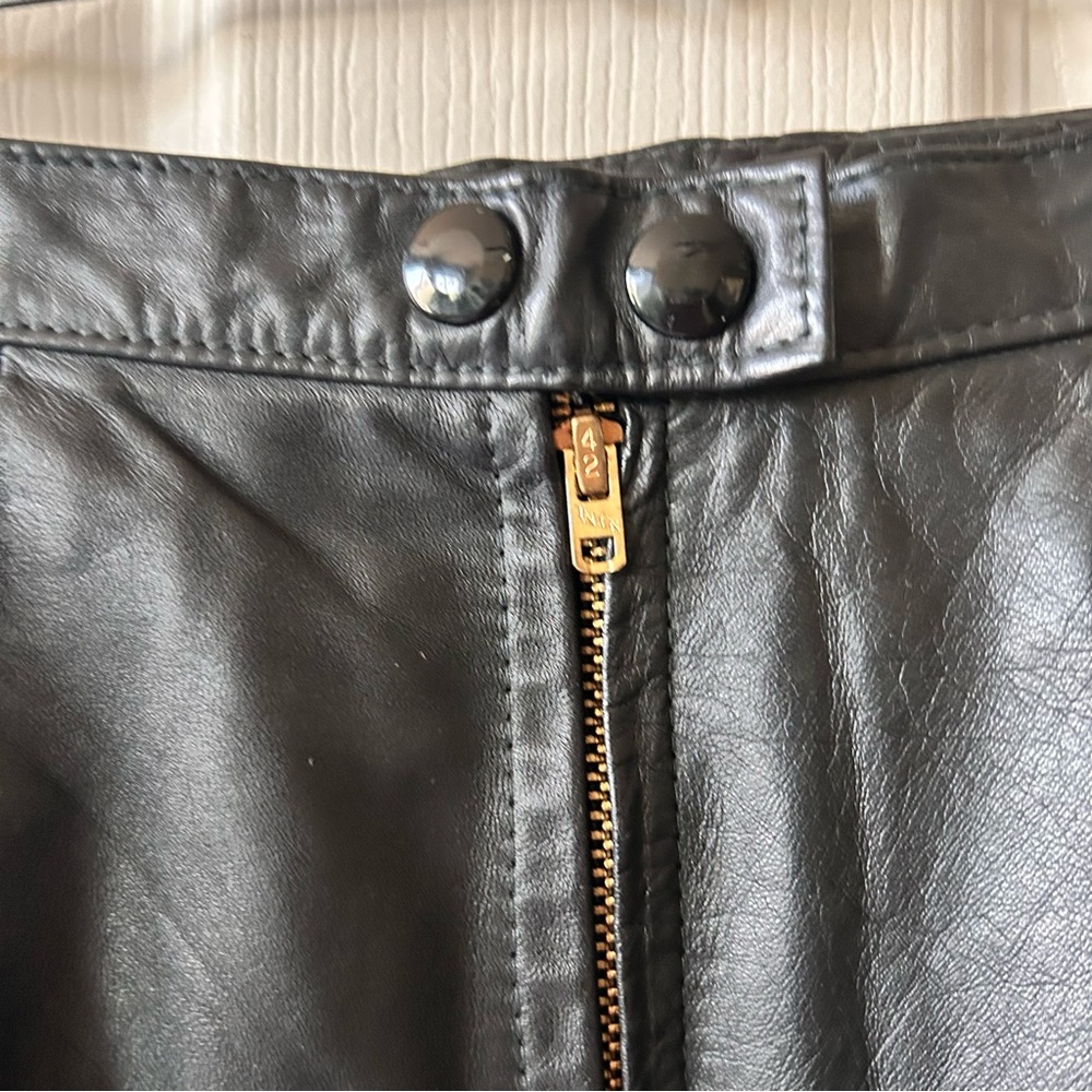 Vintage Rene Derval Black Leather Skirt, Made in USA, XS - Picture 3 of 6